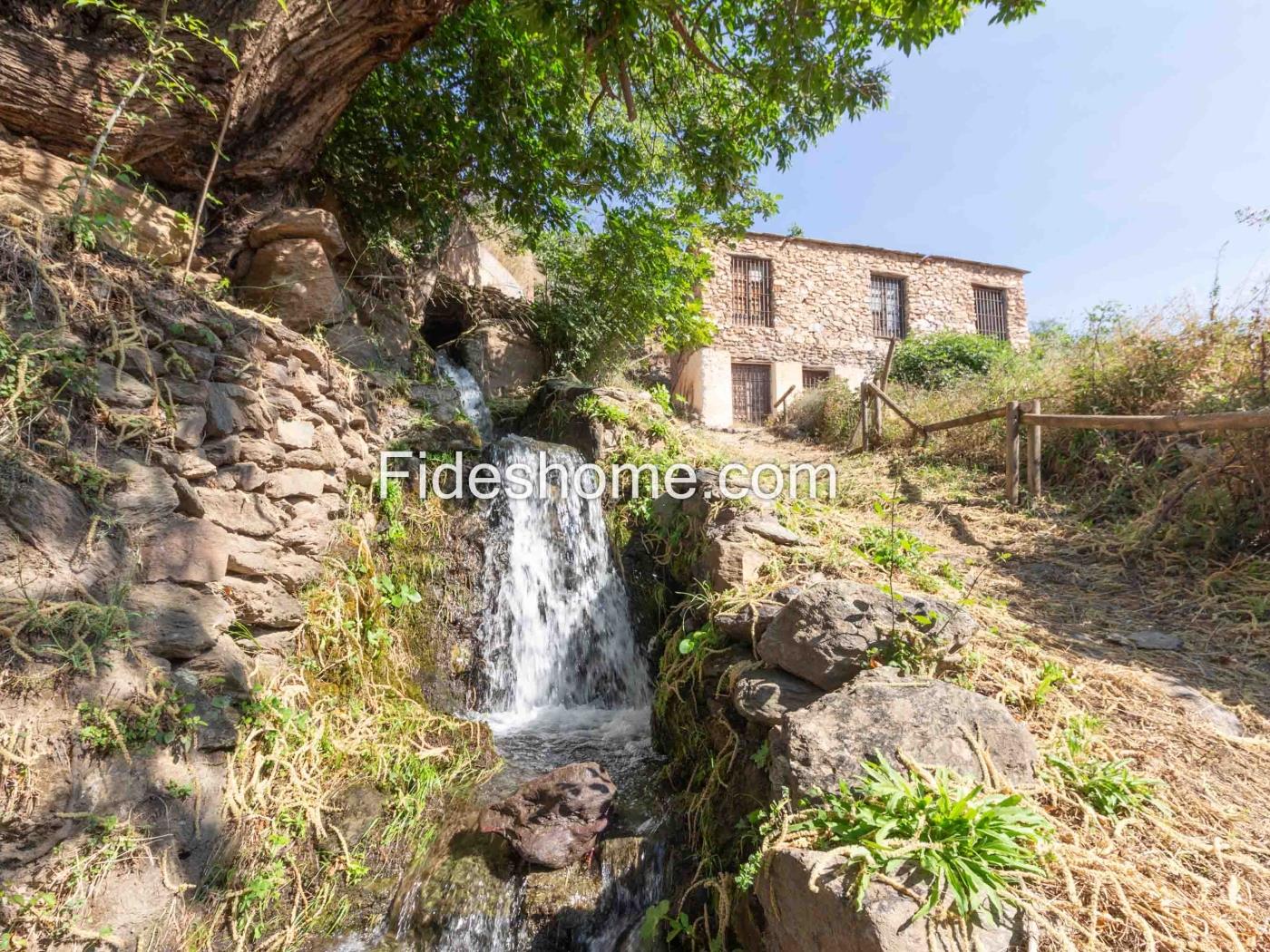 Cortijo avec domaine irrigué et vues à Lanjarón à Lanjarón