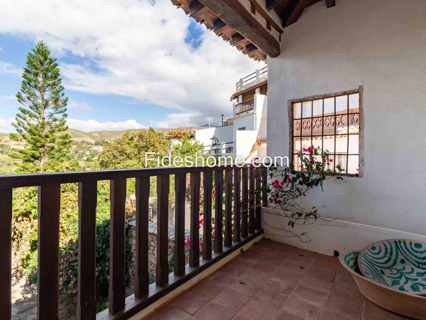 Charmantes rustikales Haus mit Terrasse und Garten in natürlicher in Melegís