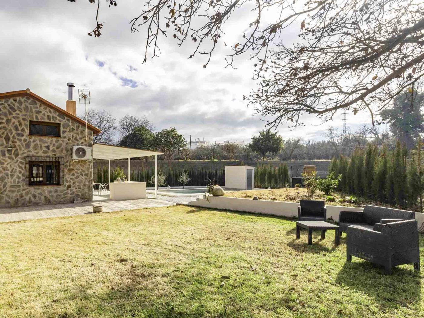 Farmhouse with pool and garden in Dúrcal
