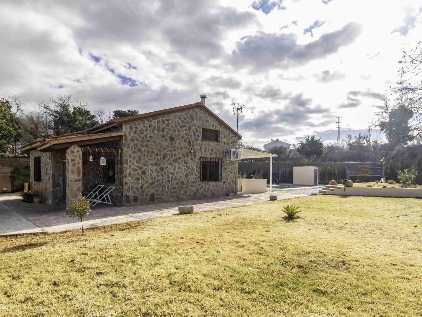 Farmhouse with pool and garden in Dúrcal