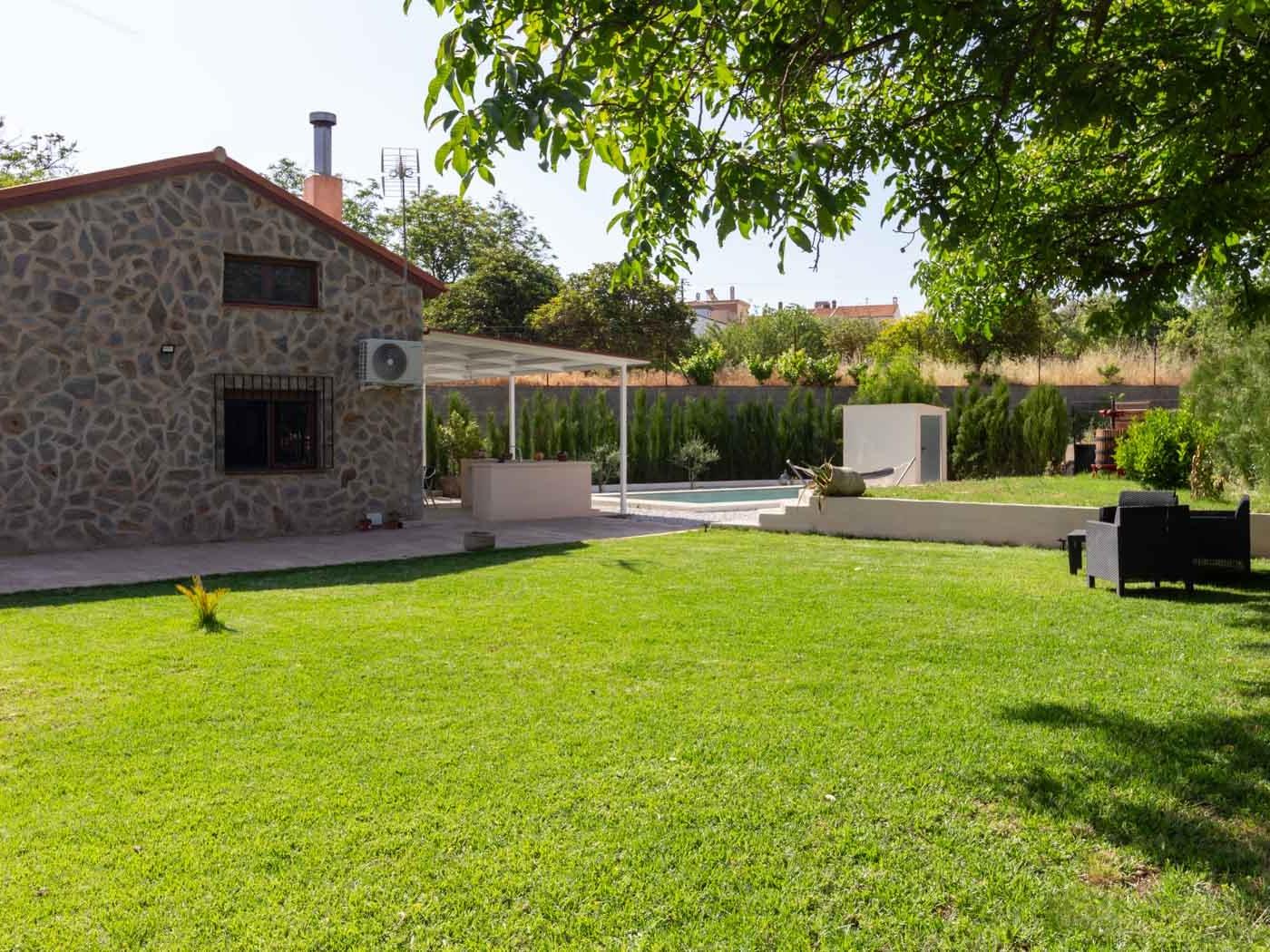 Cortijo con piscina y jardín en Dúrcal