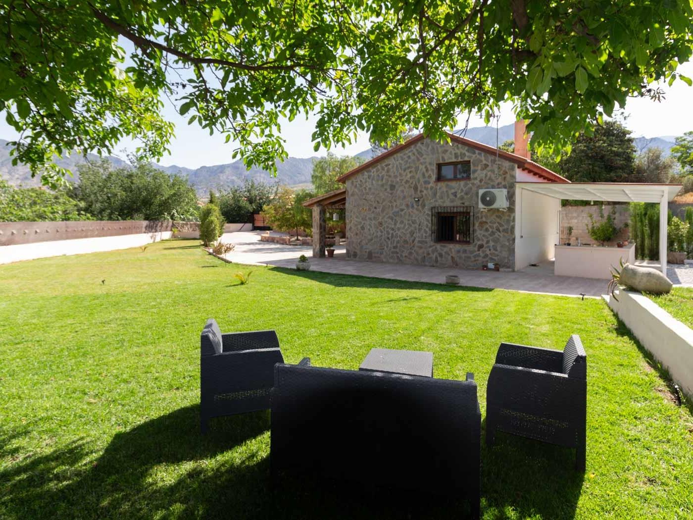 Cortijo con piscina y jardín en Dúrcal