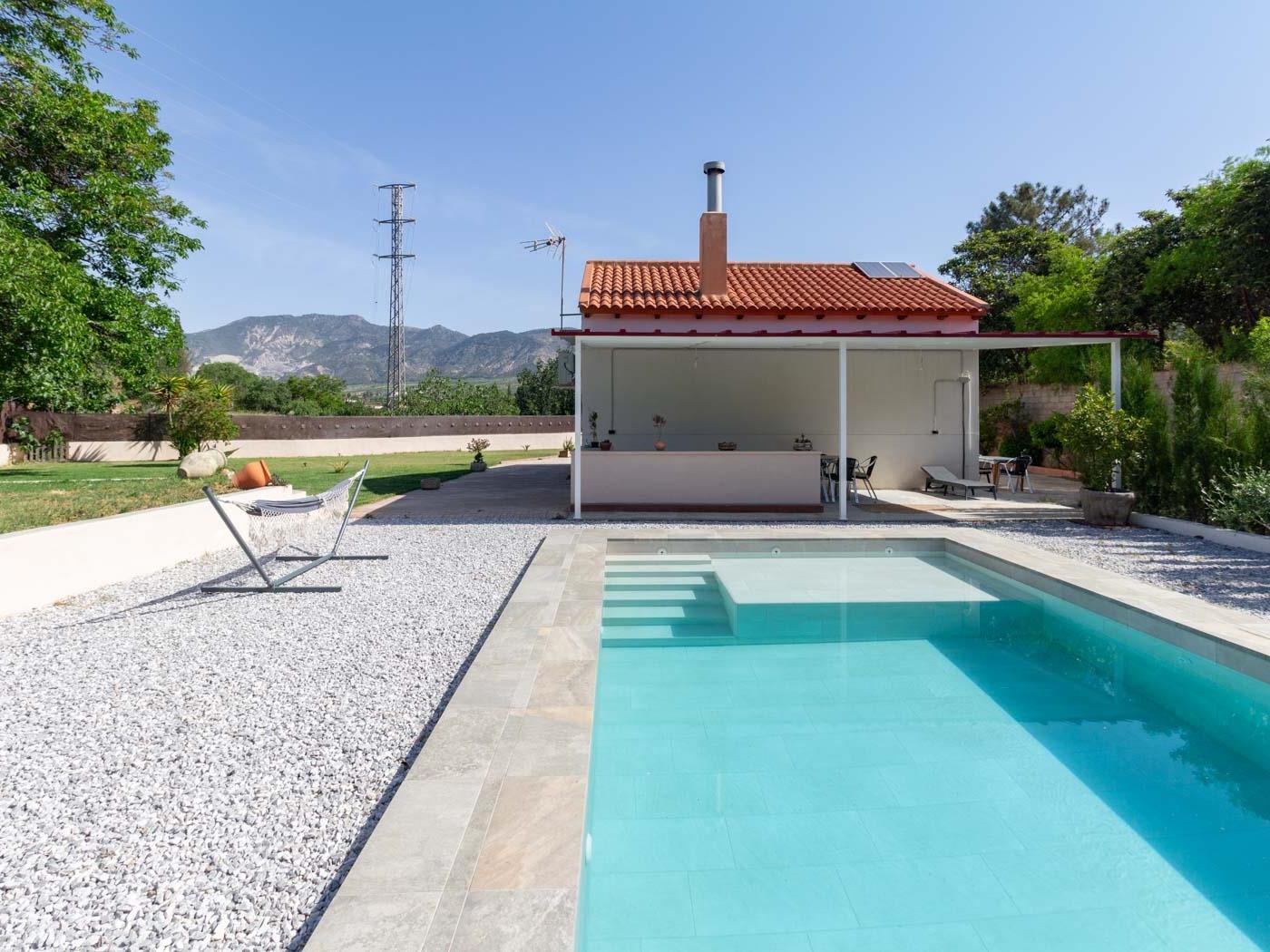 Cortijo con piscina y jardín en Dúrcal