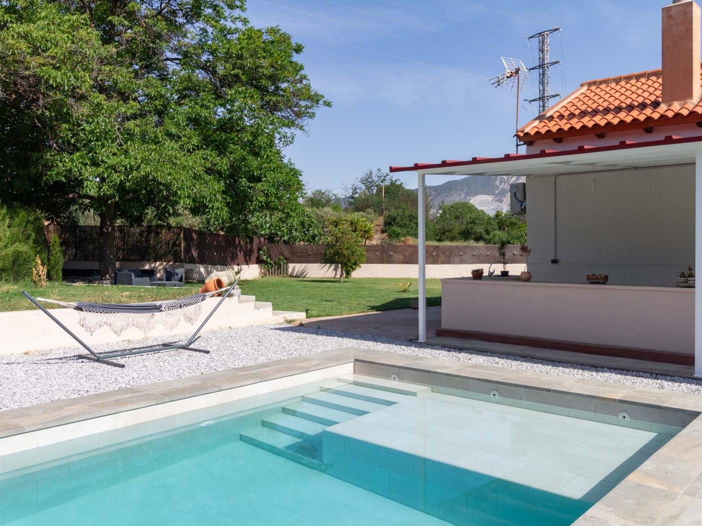 Cortijo con piscina y jardín en Dúrcal