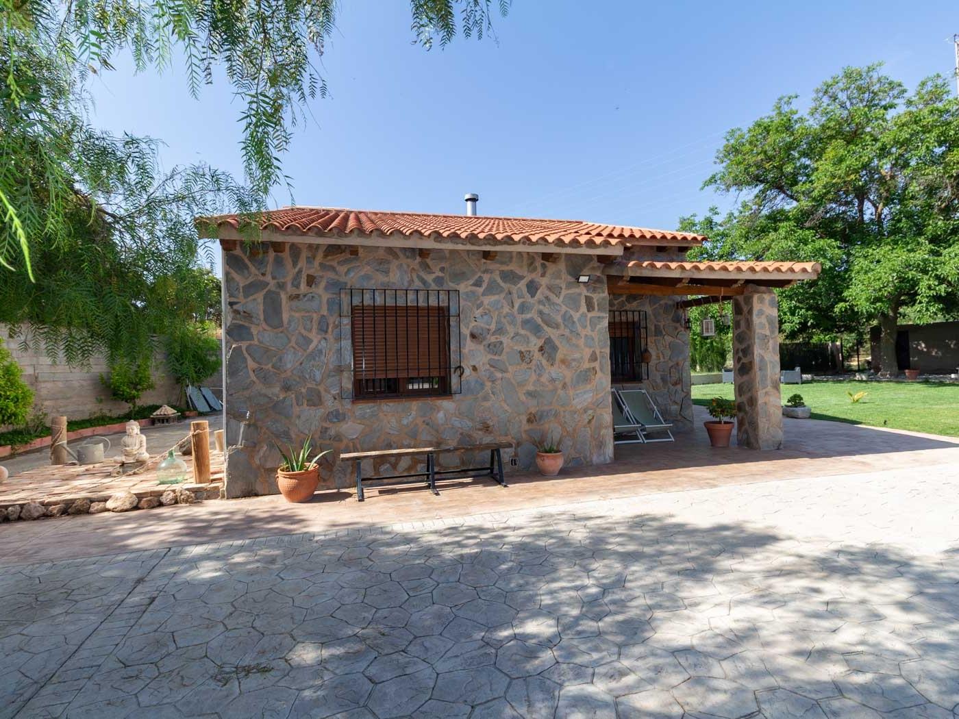 Cortijo con piscina y jardín en Dúrcal