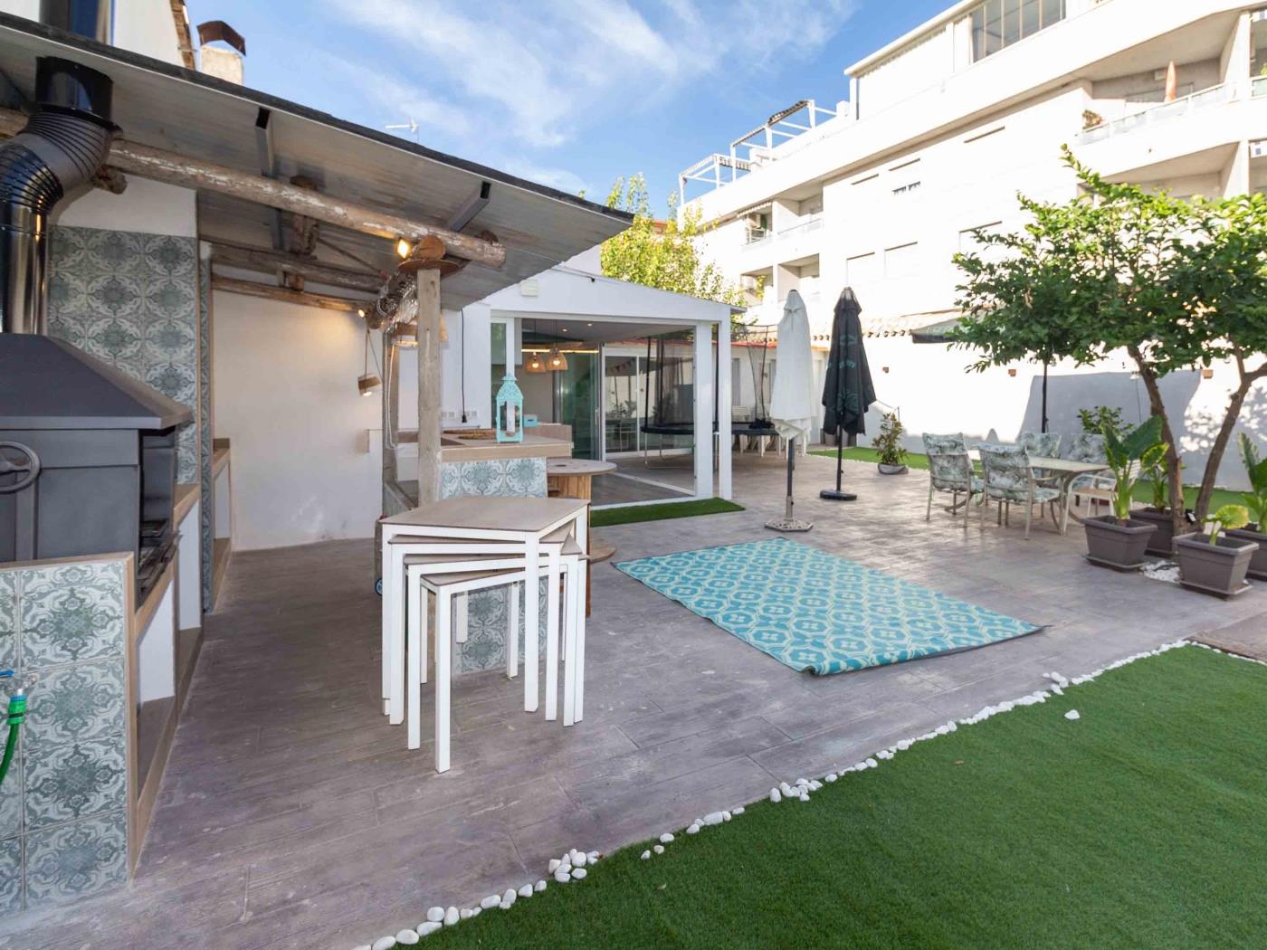 Kleines Haus mit Garten und Pool, ideal für Paare in Atarfe
