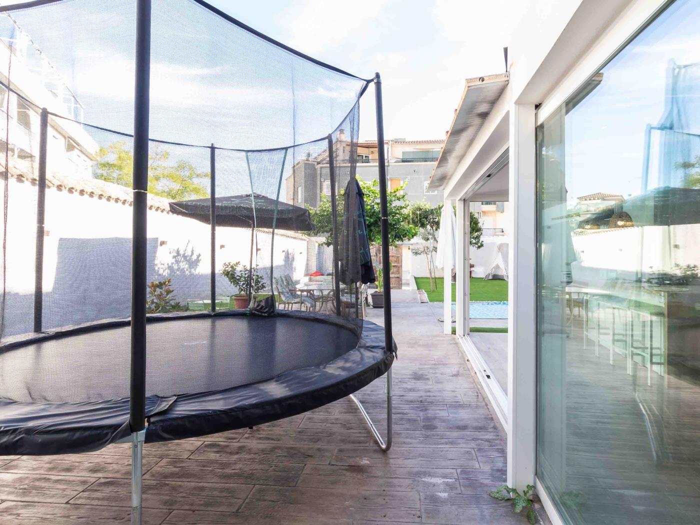 Kleines Haus mit Garten und Pool, ideal für Paare in Atarfe