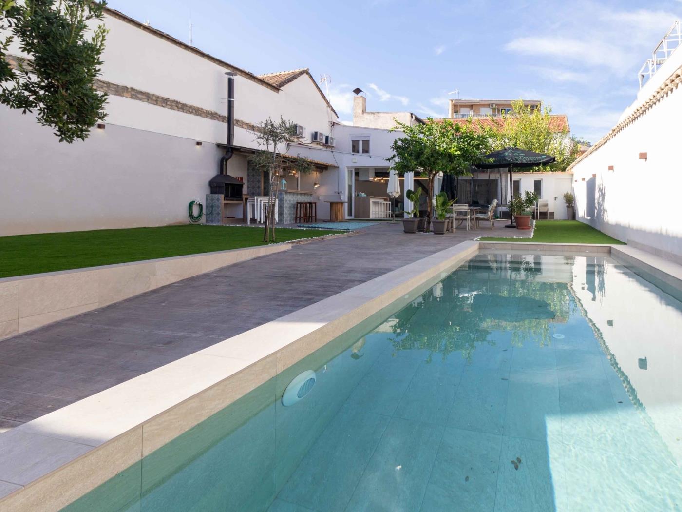 Kleines Haus mit Garten und Pool, ideal für Paare in Atarfe
