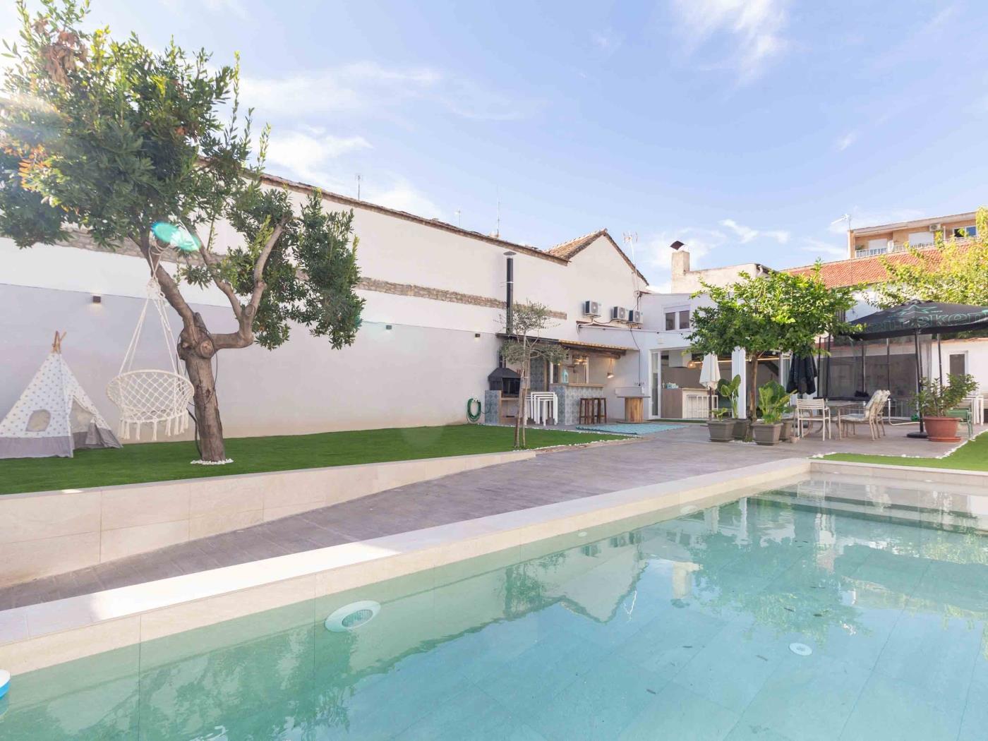 Kleines Haus mit Garten und Pool, ideal für Paare in Atarfe