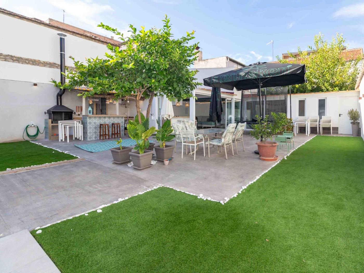 Kleines Haus mit Garten und Pool, ideal für Paare in Atarfe