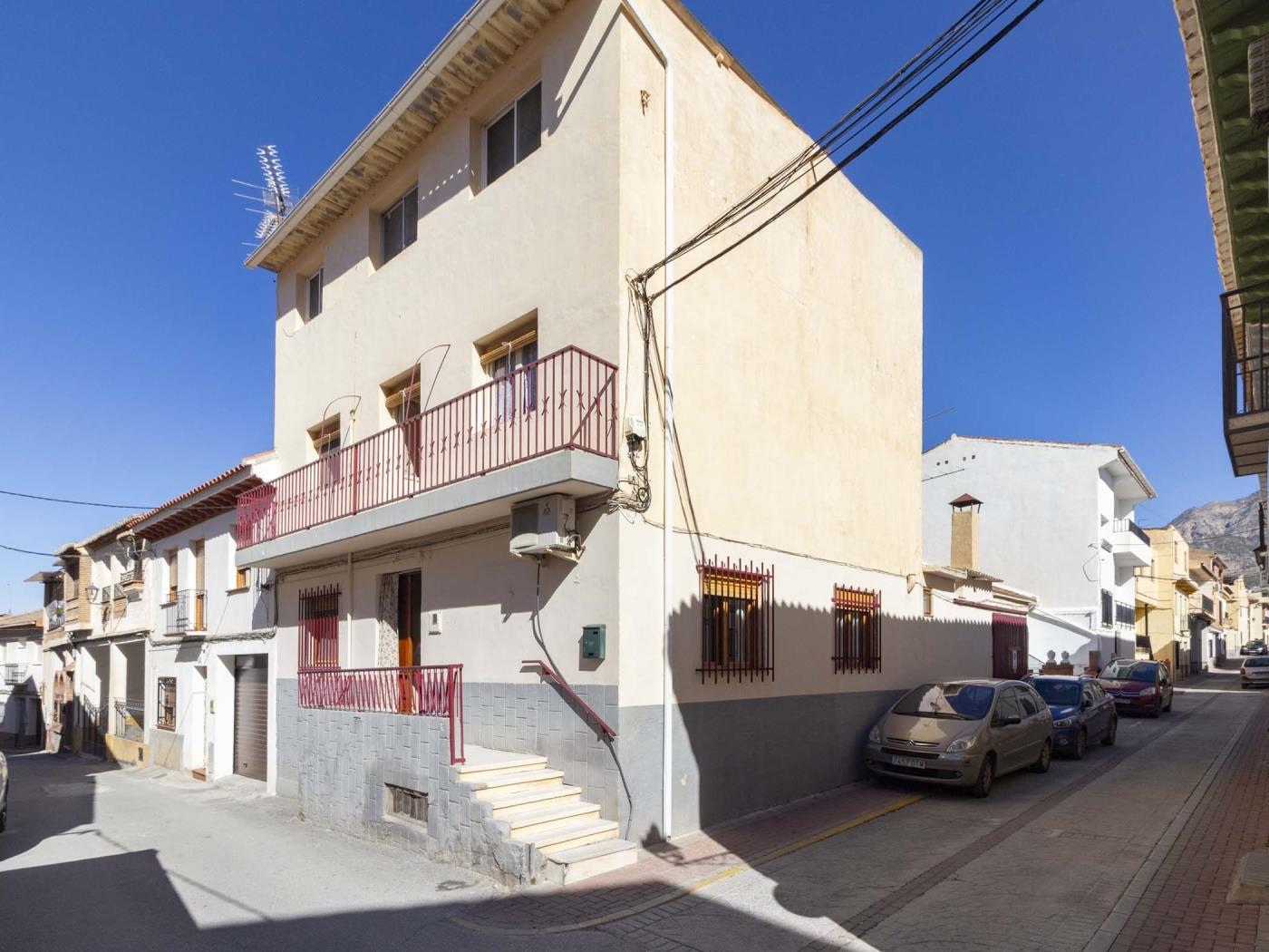 Luminosa casa de pueblo con patio en Dúrcal en Dúrcal