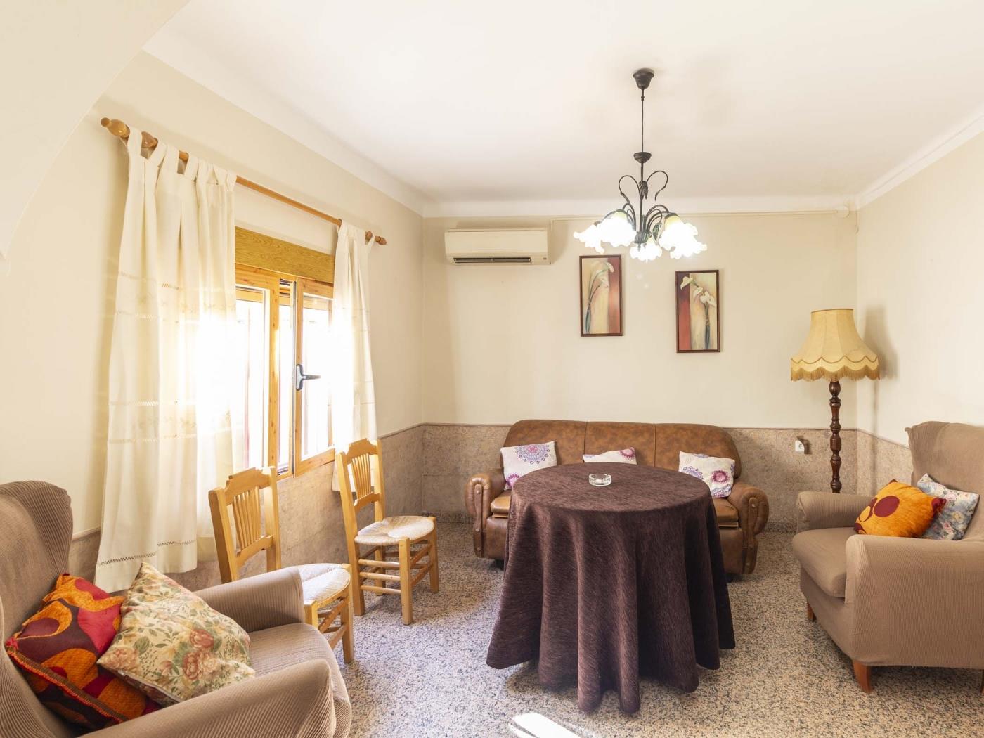 Luminosa casa de pueblo con patio en Dúrcal en Dúrcal