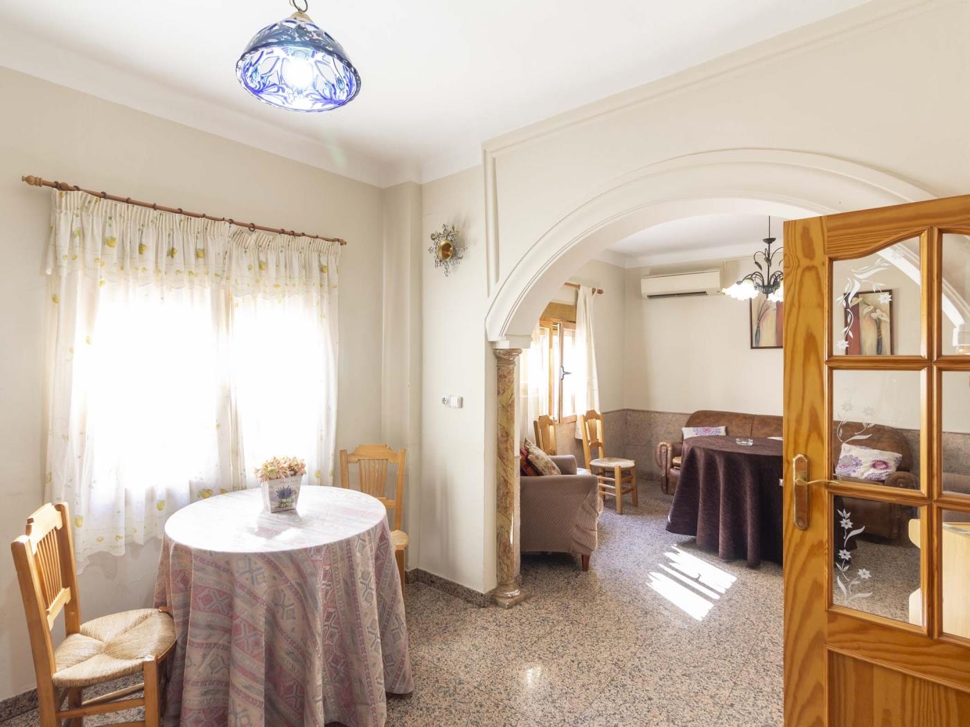 Luminosa casa de pueblo con patio en Dúrcal en Dúrcal