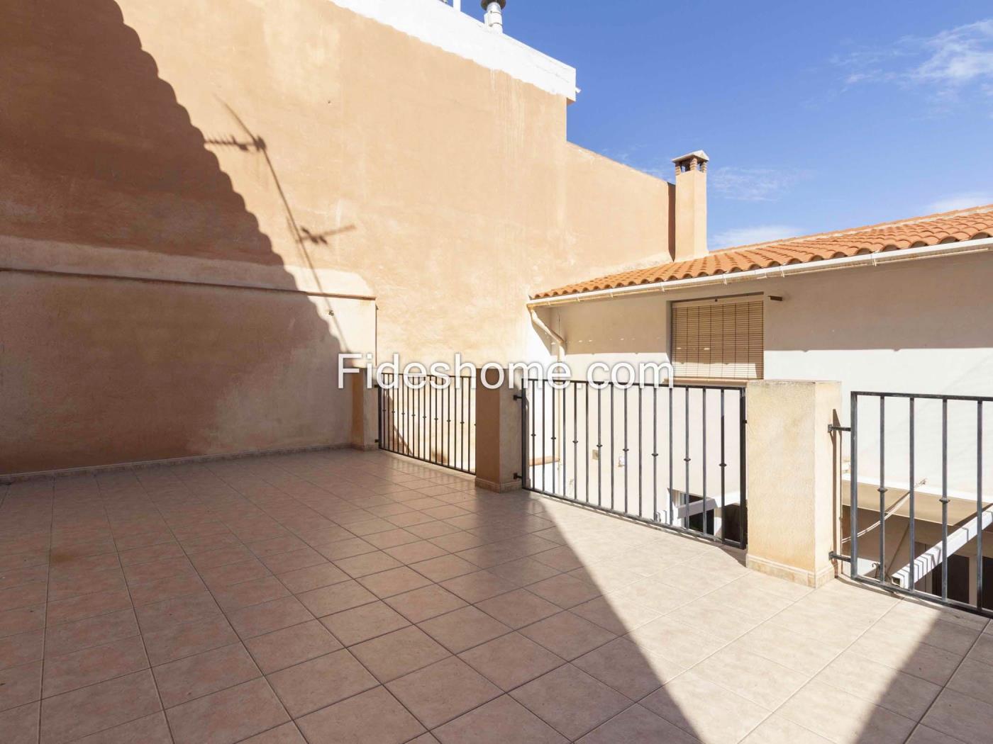 Ruim en Licht Huis met Terrassen in Dúrcal .en Dúrcal