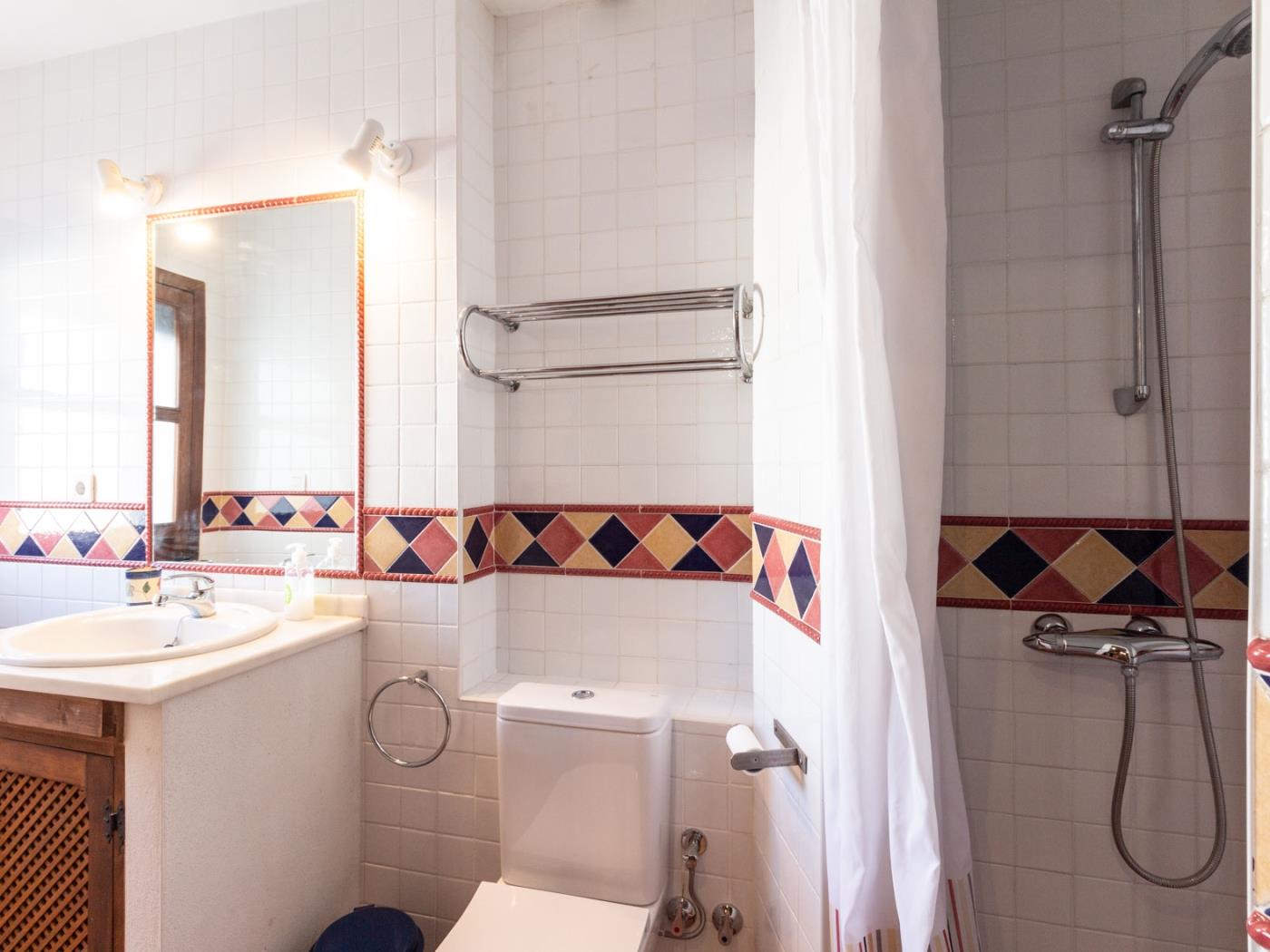 Beautiful rural house with swimming pool and barbecue in Cozvíjar