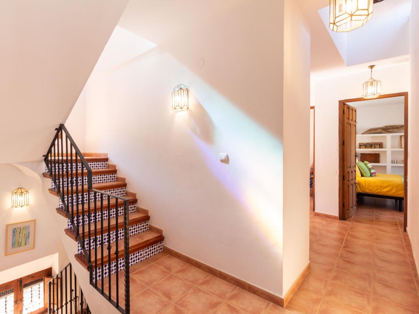 Beautiful rural house with swimming pool and barbecue in Cozvíjar