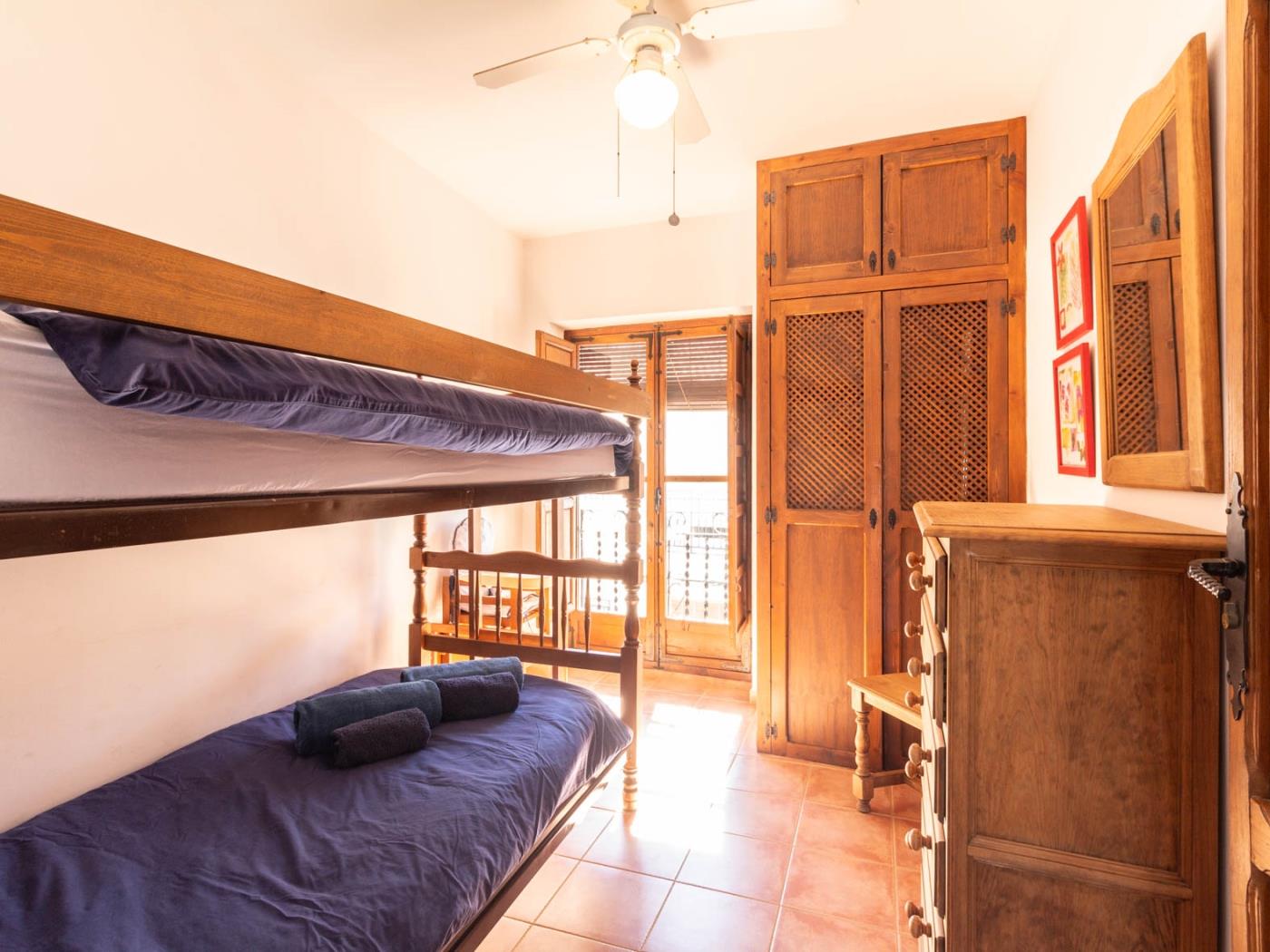 Beautiful rural house with swimming pool and barbecue in Cozvíjar