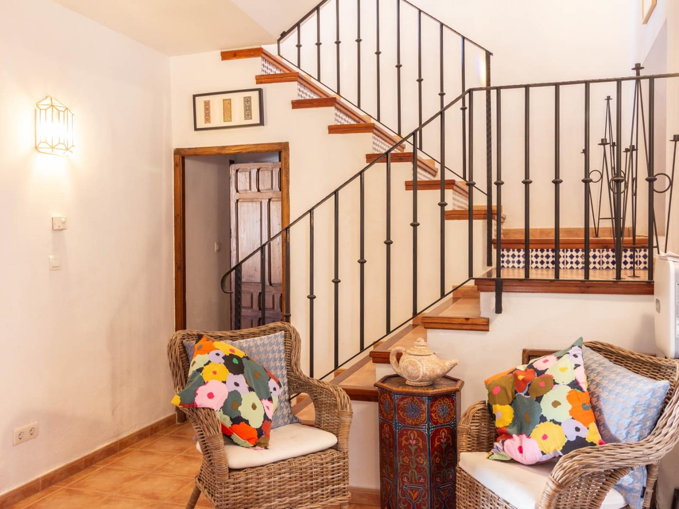 Beautiful rural house with swimming pool and barbecue in Cozvíjar