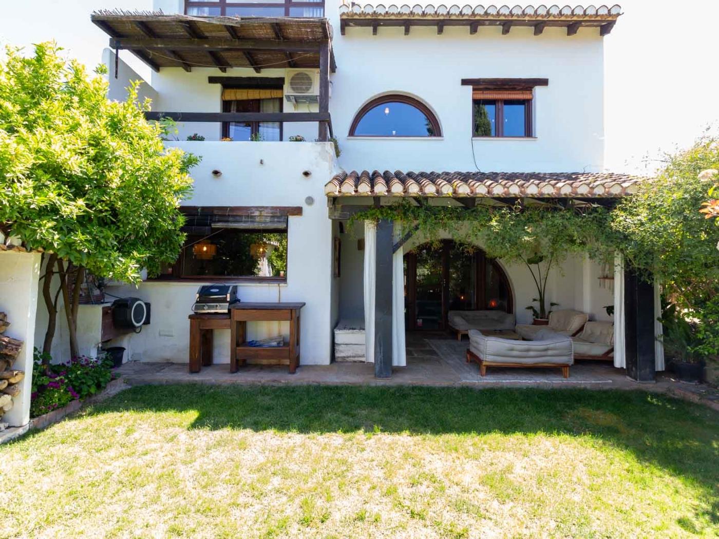 Belle maison avec piscine au coeur de la vallée de Lecrín à Restábal