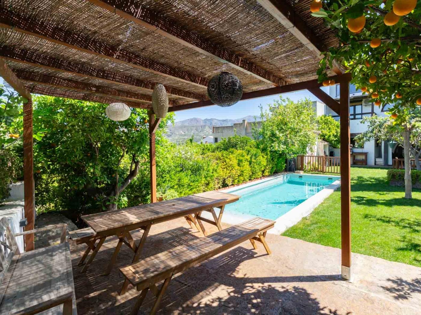 Belle maison avec piscine au coeur de la vallée de Lecrín à Restábal