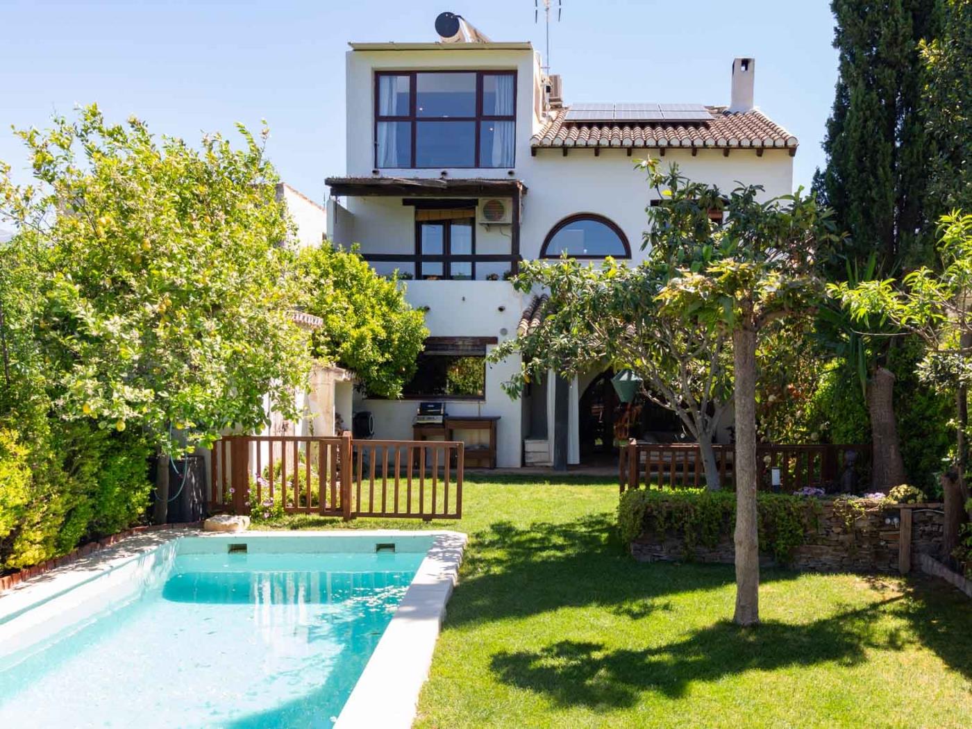 Belle maison avec piscine au coeur de la vallée de Lecrín à Restábal