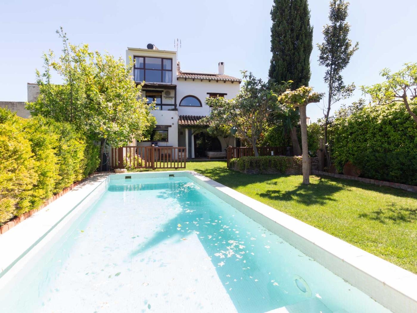 Belle maison avec piscine au coeur de la vallée de Lecrín à Restábal