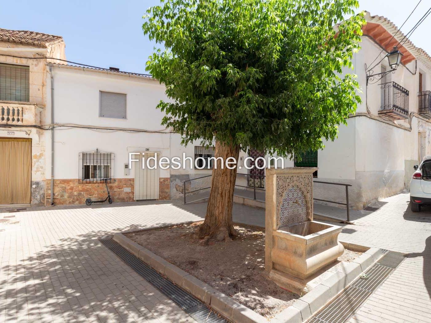 Maison de ville à vendre sur la Plaza de la Moneda 6, Durcal à Dúrcal