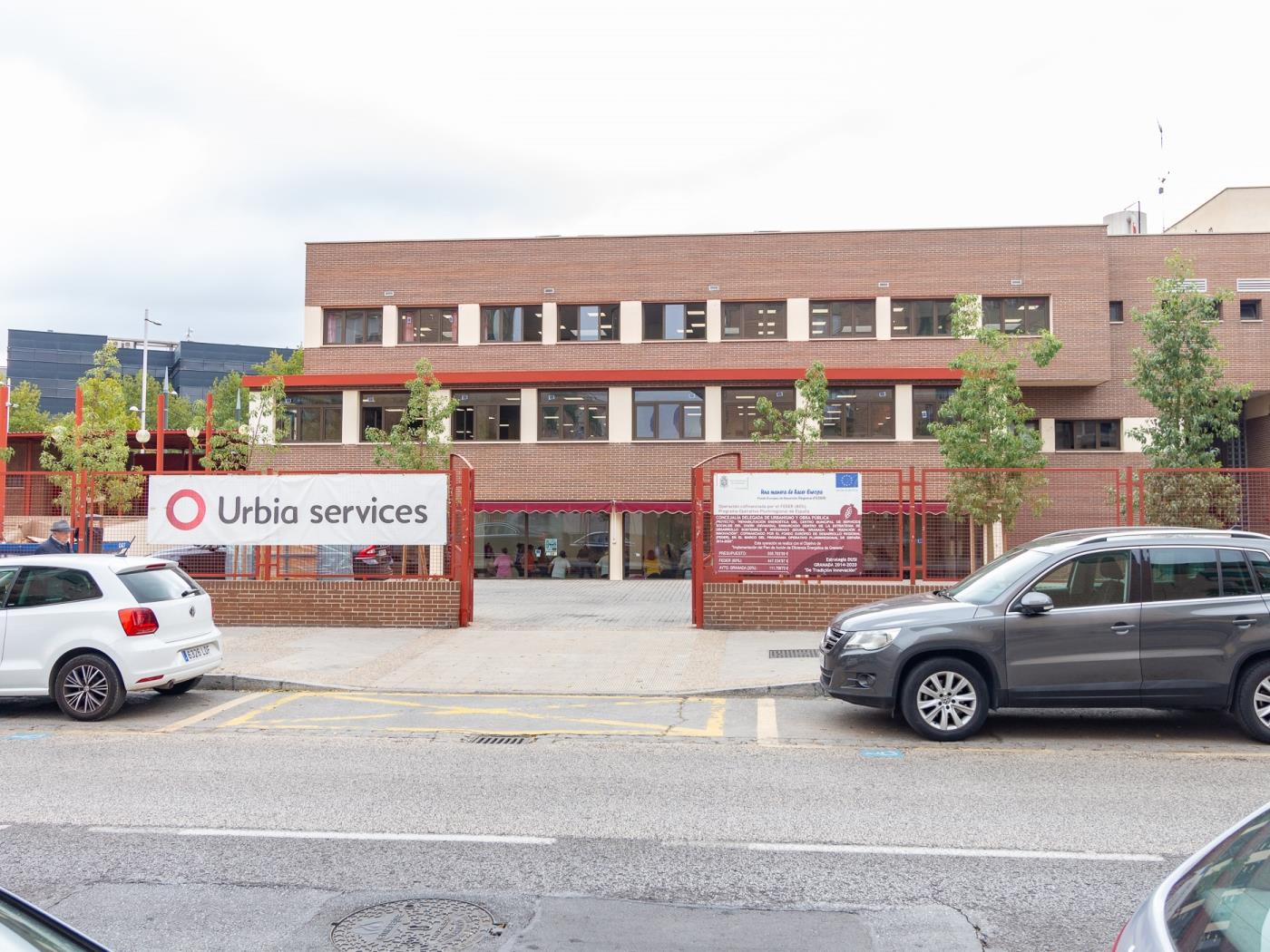 Local commercial de 44 m² prêt à emménager, situé rue du Peintre à Granada