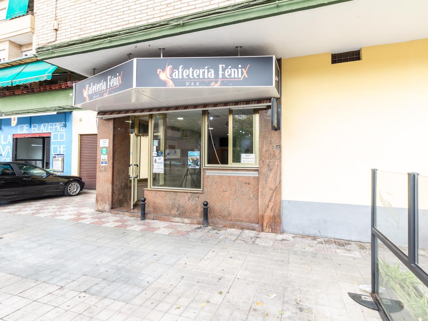 Local commercial de 44 m² prêt à emménager, situé rue du Peintre à Granada