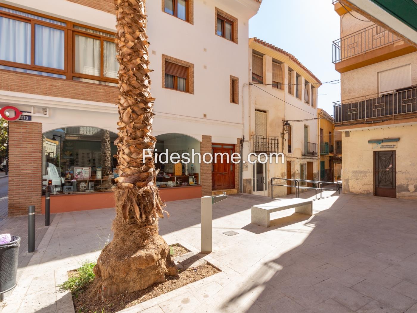 Tussenwoning / Chalet te koop op Plaza Soto 10, Dúrcal .en Dúrcal