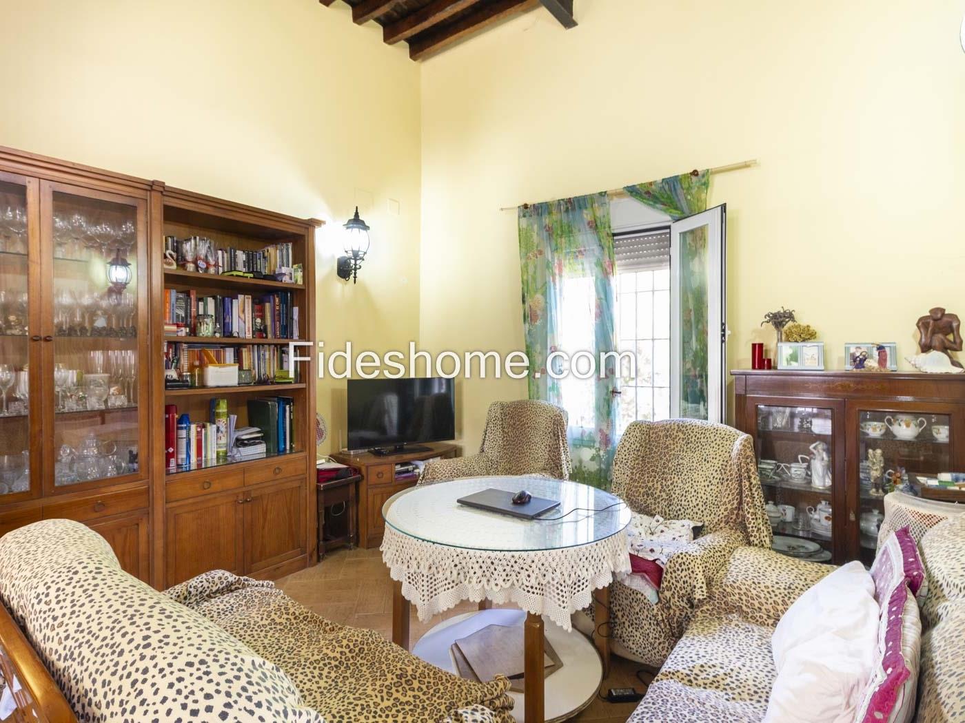 Charming house in Pinos del Valle in Pinos del valle