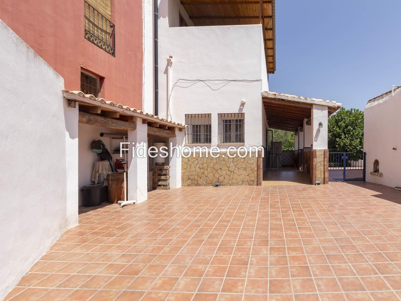 Charming house in Pinos del Valle in Pinos del valle