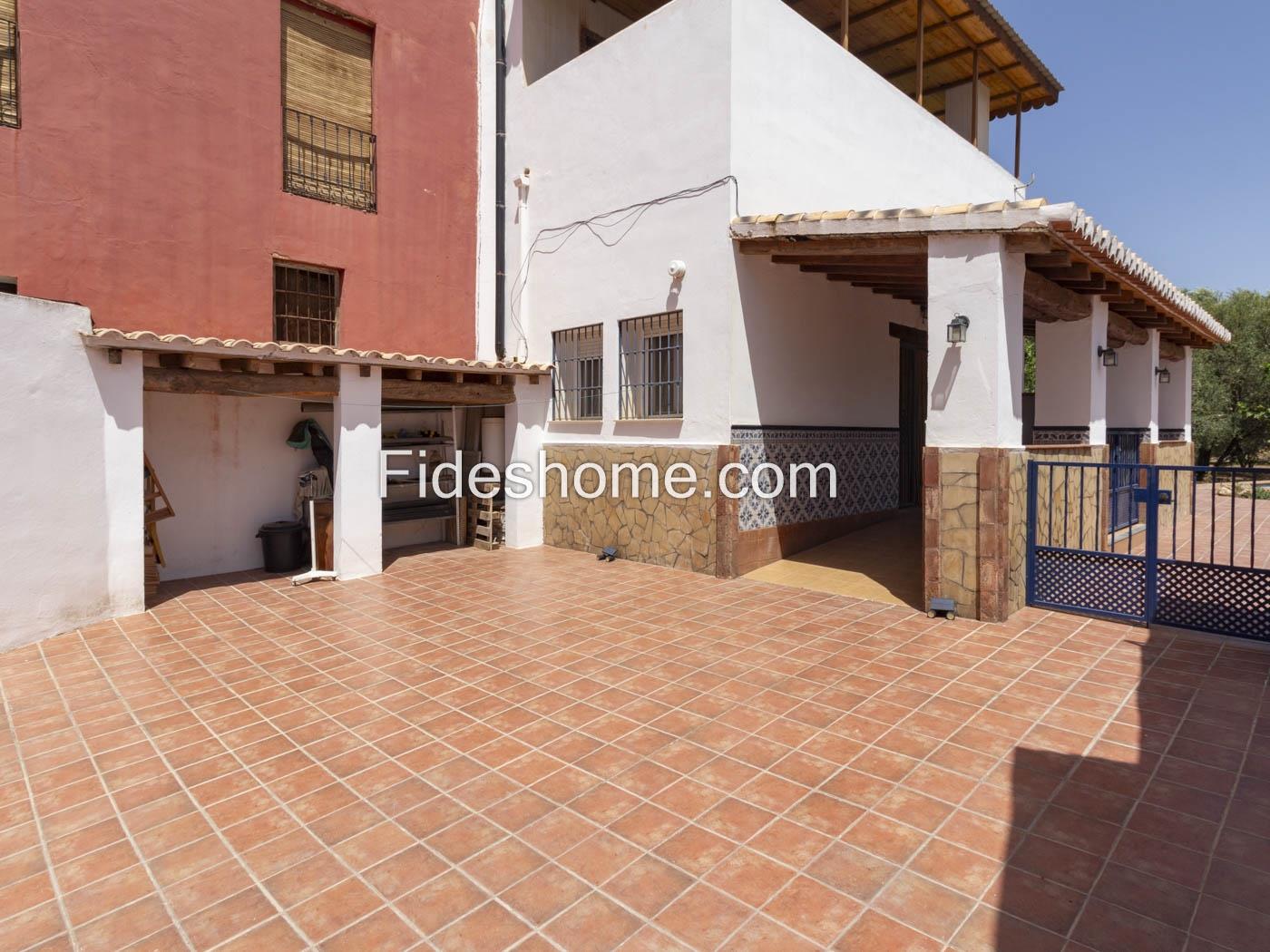 Charming house in Pinos del Valle in Pinos del valle