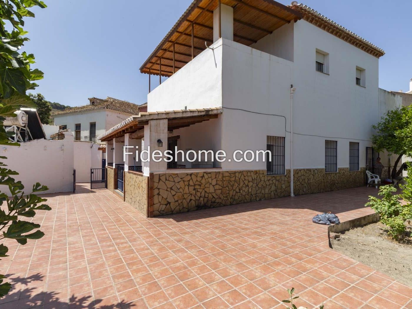 Charming house in Pinos del Valle in Pinos del valle