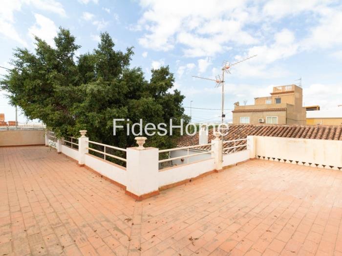 Charmantes Haus mit Innenhof, Terrasse und Garage in Motril in Motril