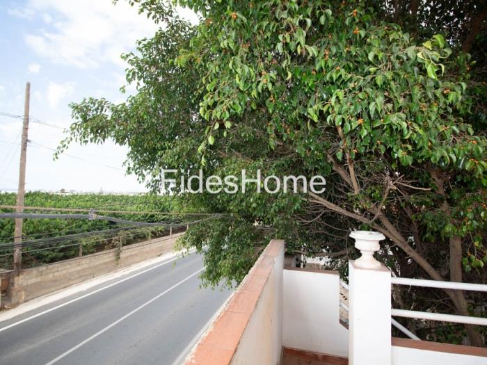 Charmantes Haus mit Innenhof, Terrasse und Garage in Motril in Motril