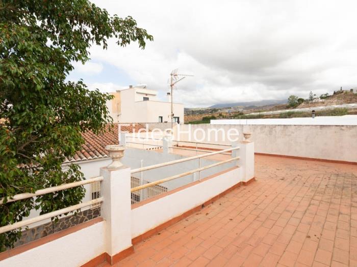 Charmantes Haus mit Innenhof, Terrasse und Garage in Motril in Motril