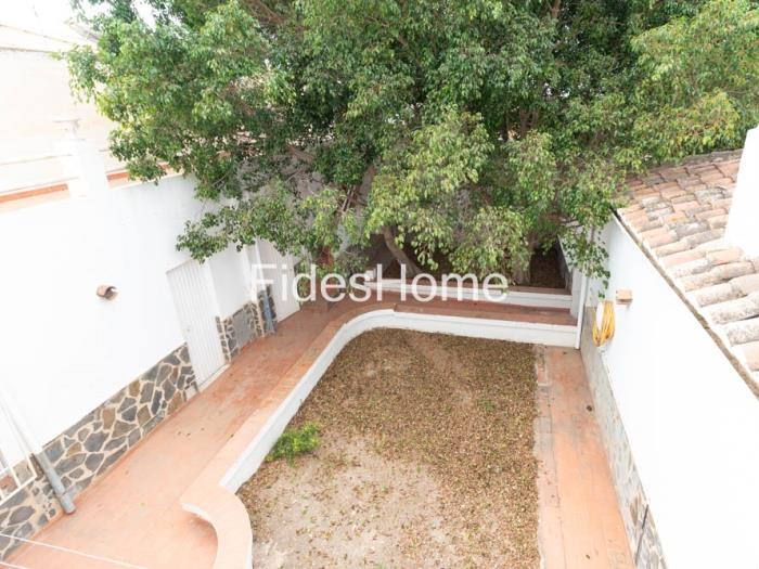 Charmantes Haus mit Innenhof, Terrasse und Garage in Motril in Motril