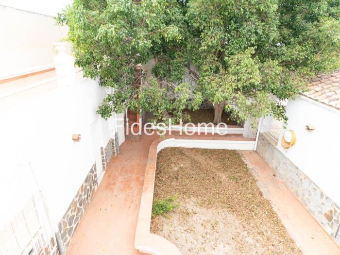 Charmantes Haus mit Innenhof, Terrasse und Garage in Motril in Motril
