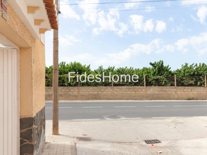 Charmantes Haus mit Innenhof, Terrasse und Garage in Motril in Motril
